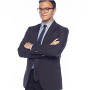 Soy un Estudiante de Economía en inglés y Relaciones Internacionales, con un año de intercambio en Estados Unidos en primero de bachillerato y el Título de C1 de inglés